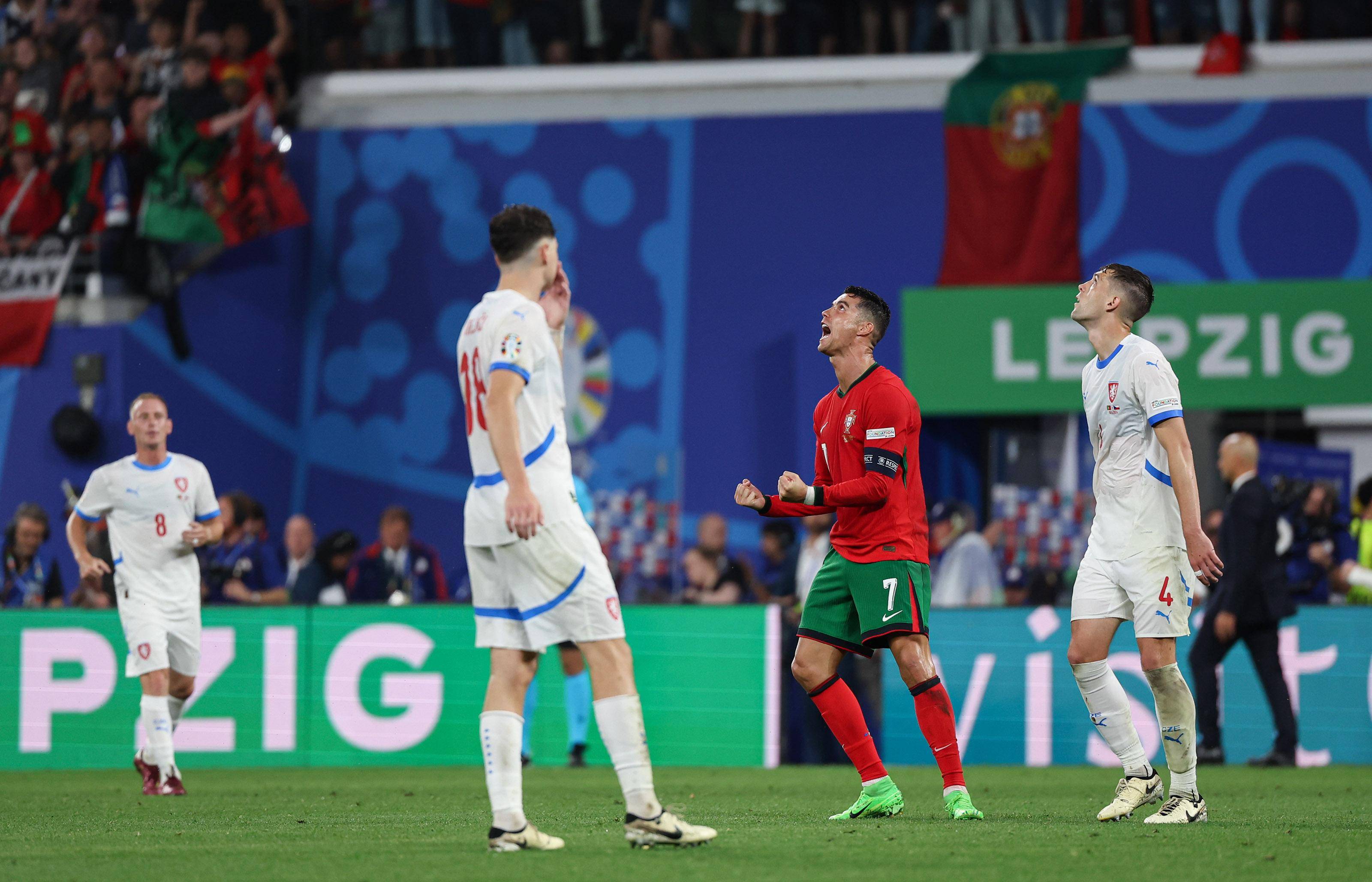 包含捷克队大获全胜，波兰迎来新的挑战的词条