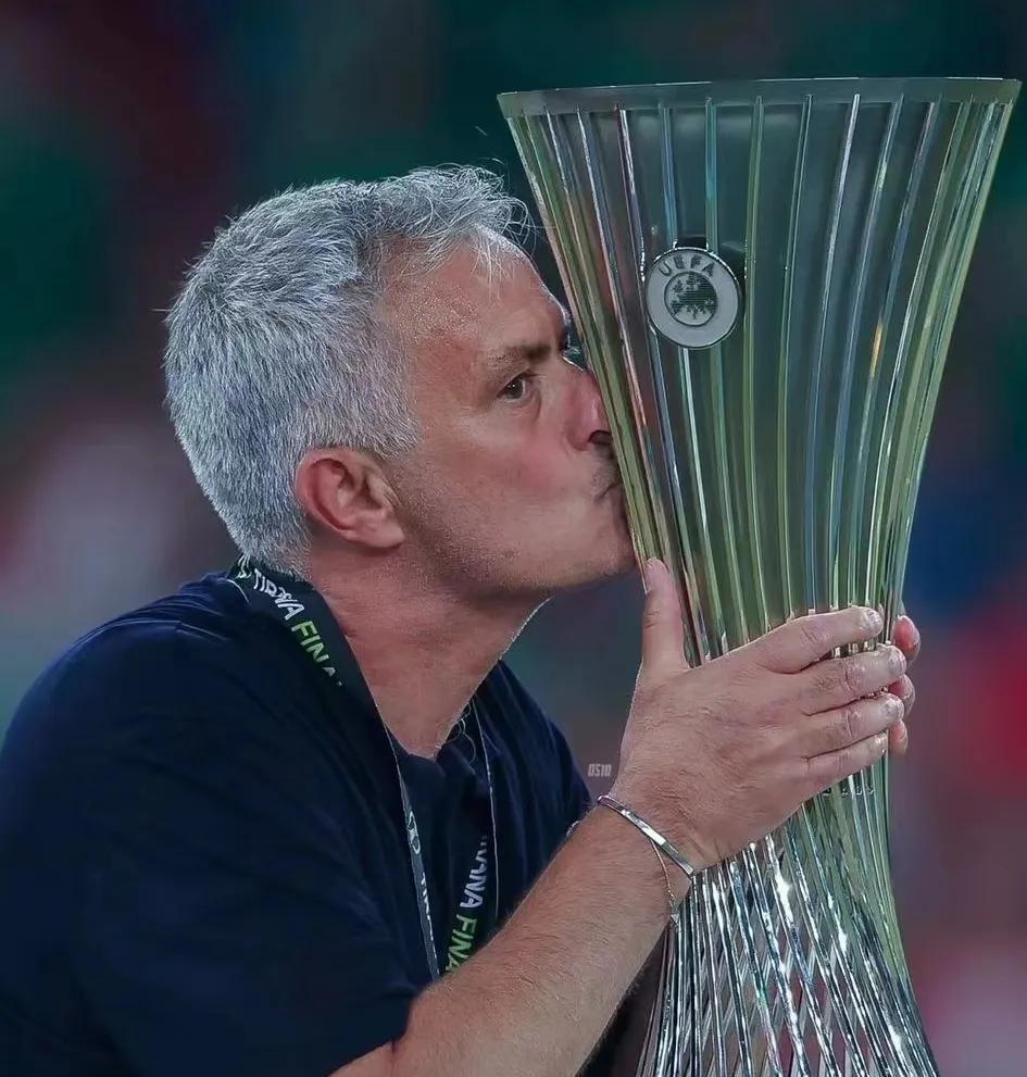 包含哪支球队能问鼎豪门联赛？看高拉特带队报名征战的词条