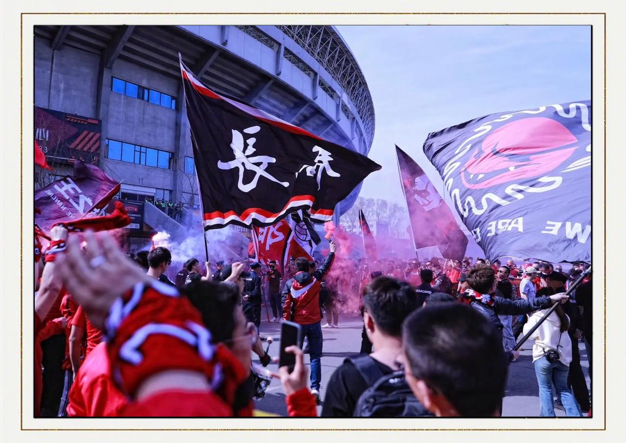 包含长春亚泰闯入夺冠圈，球队备战士气高涨的词条