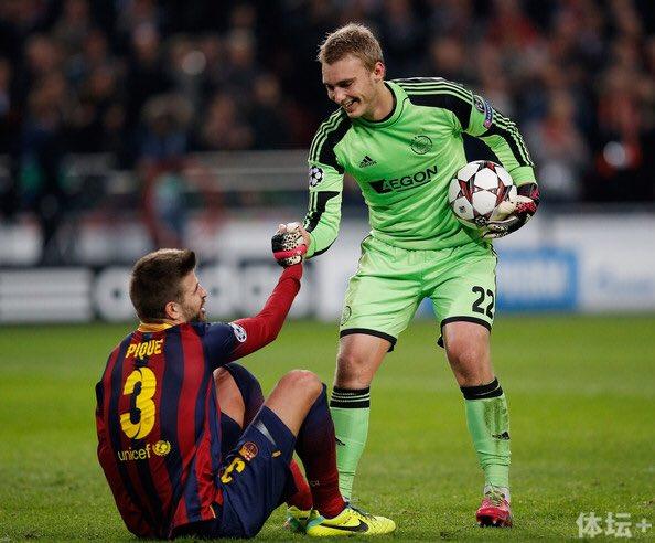 阿贾克斯错失单刀球，波尔图门将神勇扑救成最大功臣！的简单介绍