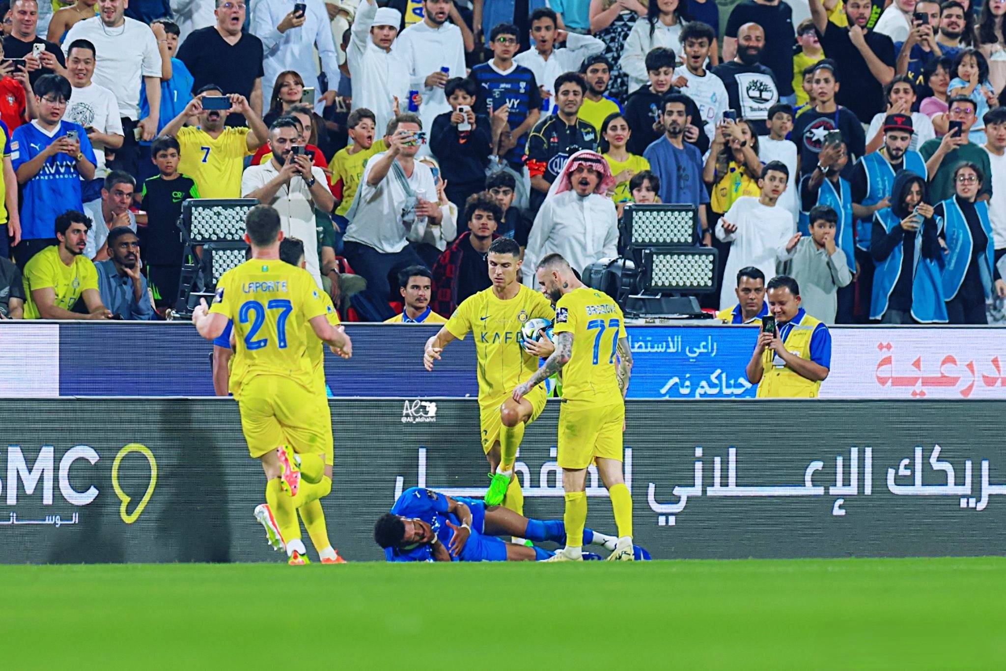 关于本菲卡遭遇争议红牌，梅西乘势反超比分完成逆转的信息