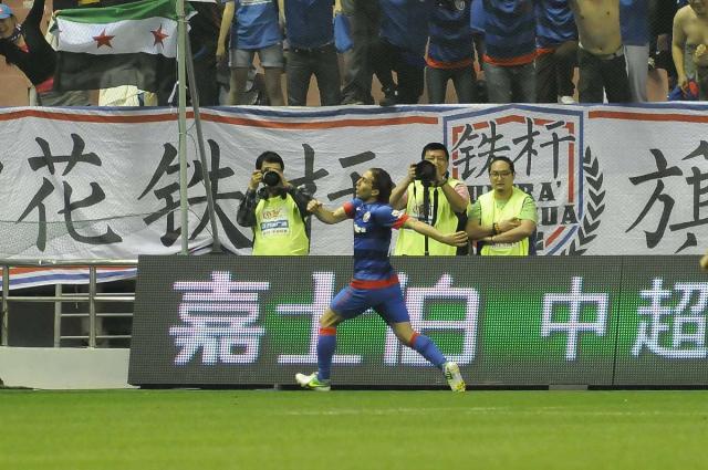 申花替补上场改变战局，泰山防线瞬间崩溃！的简单介绍