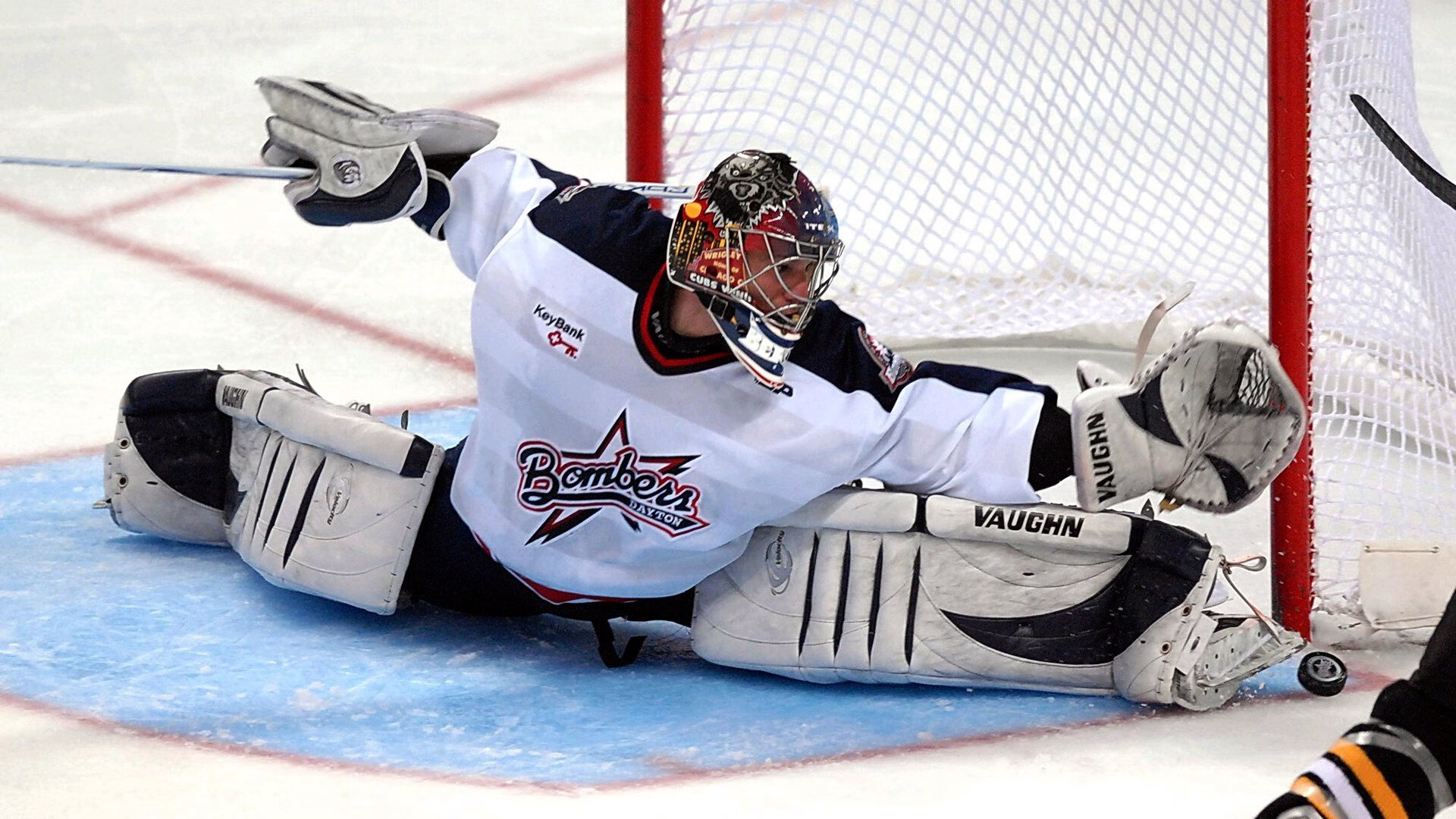 F1赛车赛场焦点！荷兰队对阵克罗地亚队，激战正酣，豪门对决再度上演